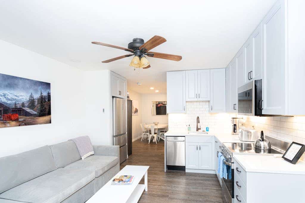 Downtown condo with pool & hot tub - walk to lifts, dining & shopping