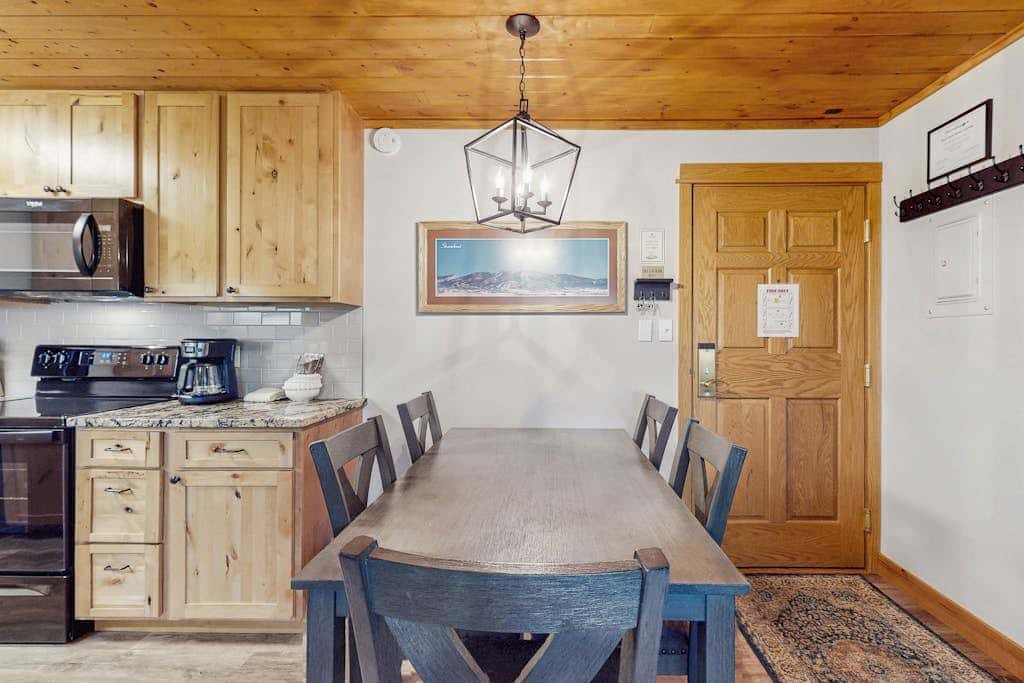 Ski Inn 332