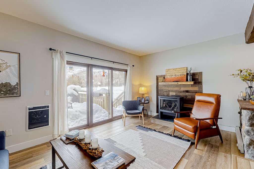 Golf Course Condo with Gas Fireplace, WiFi & Deck with Mountain Views