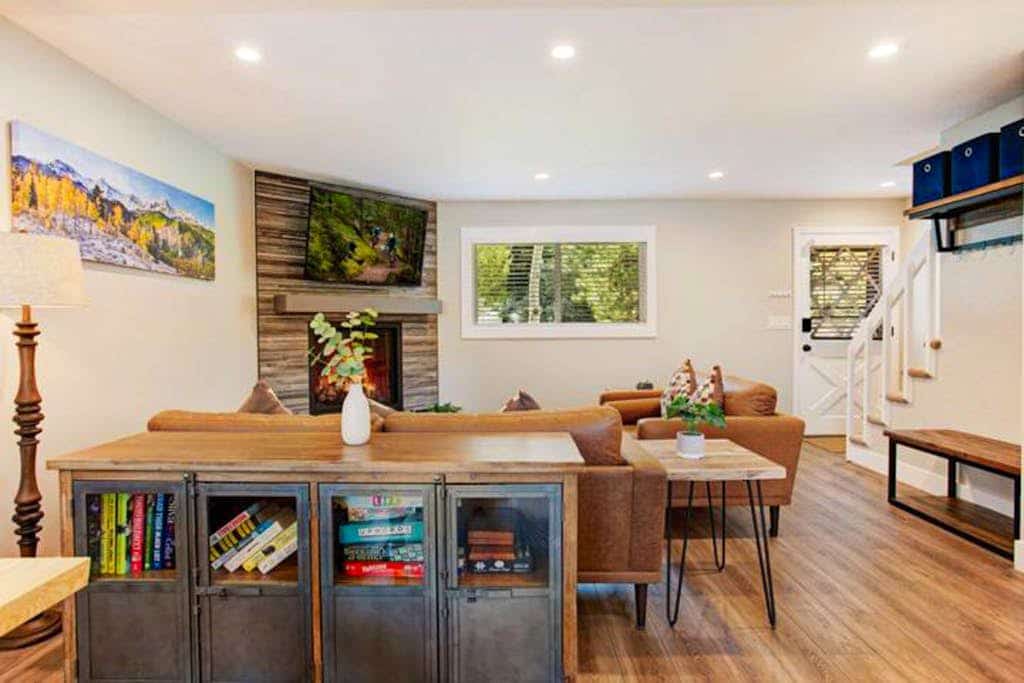 Updated condo w/ private balcony, grill, fast wifi & great location