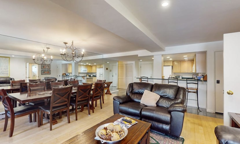 Spacious, mountain view condo next to golf/Nordic skiing with pool & hot tub