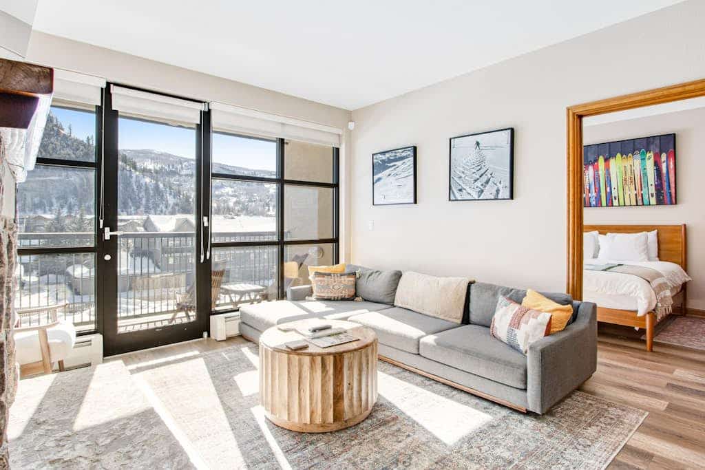 Second-story condo with mountain view, fireplace & balcony - walk to gondola
