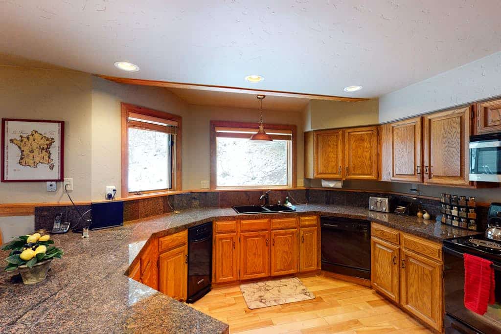 Luxury Family-Friendly Retreat with Garage | Shared Pool & Walk to Golf Club