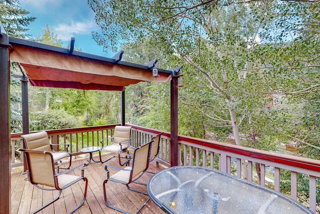 Friendly Home with Gas Fireplace, High-Speed WiFi, & Central AC