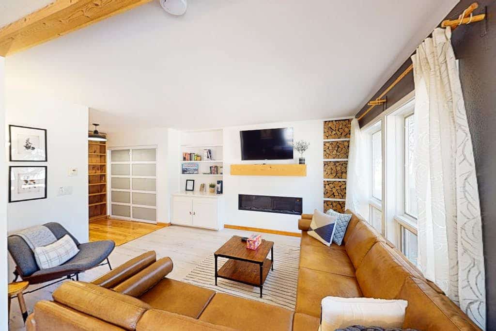Cozy, recently remodeled condo with patio, mountain views & W/D - near slopes