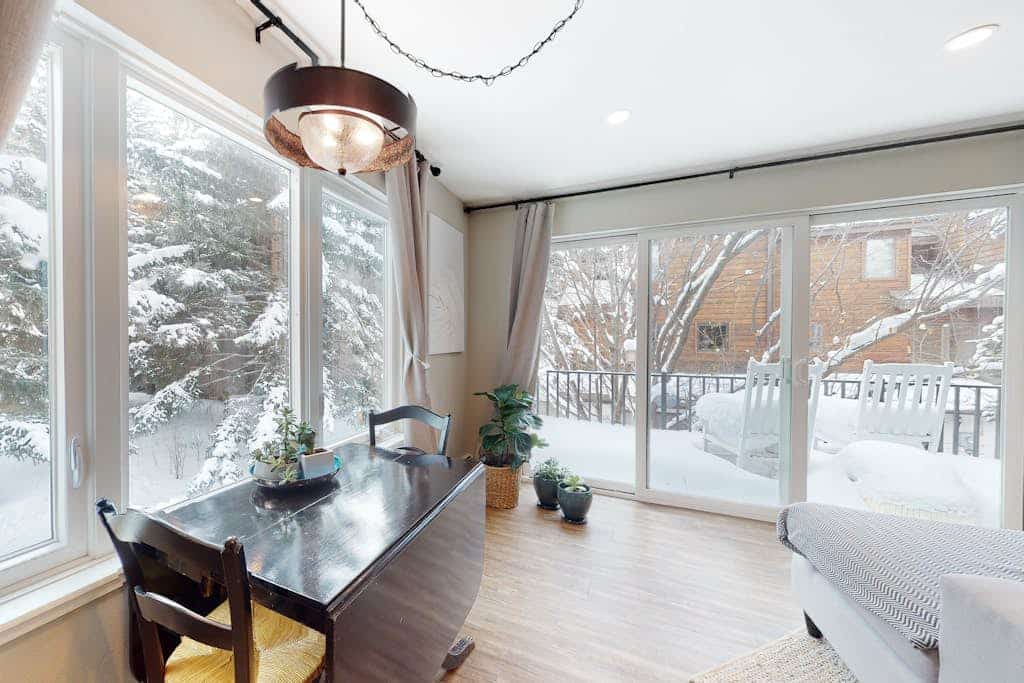 3-story townhome with fireplace, balcony, & W/D - near ski lifts & golf course