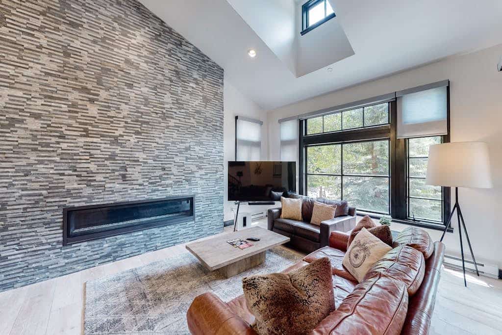 Mountain Condo with Free WiFi, Wood Fireplace & Washer/Dryer