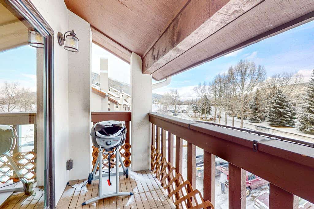 3 bedroom mountain townhome with views, skiing, hiking & golfing