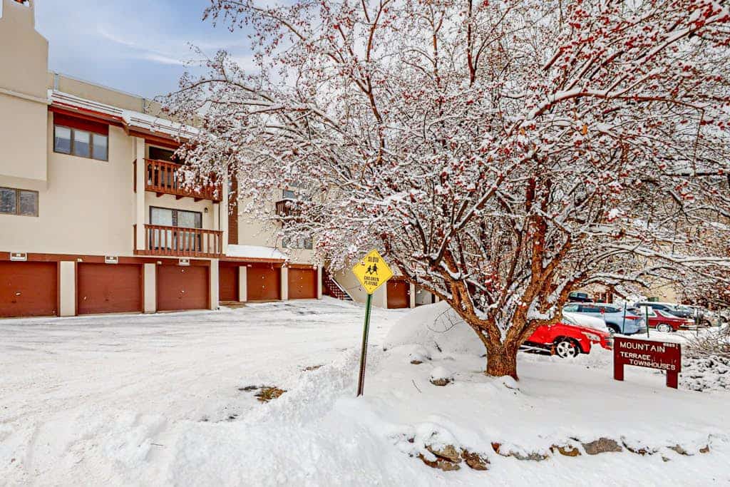 3 bedroom mountain townhome with views, skiing, hiking & golfing