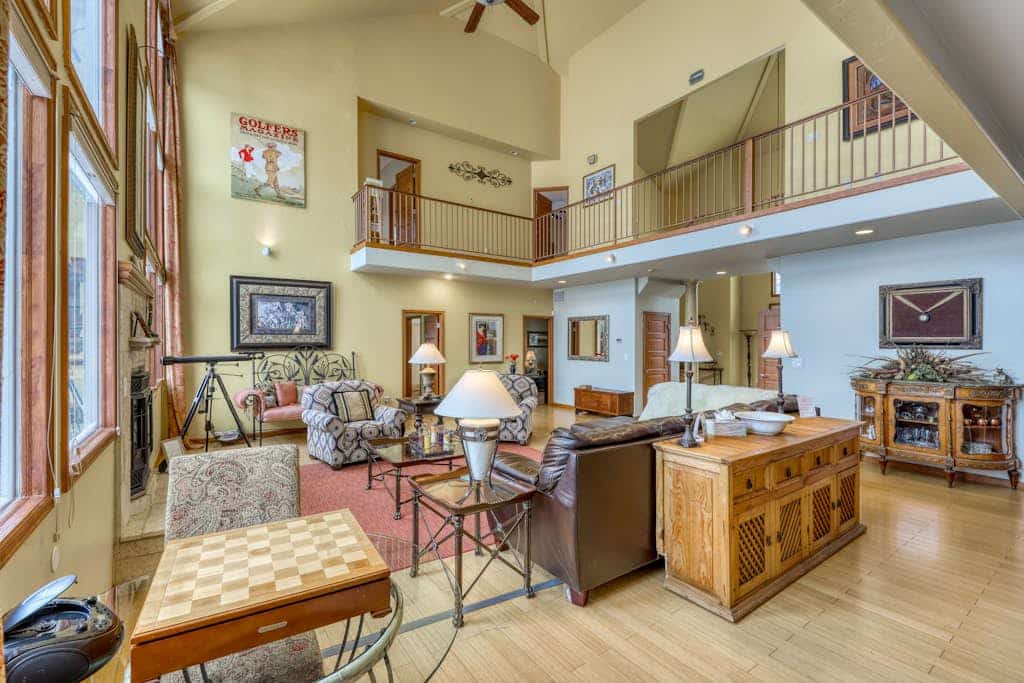 Spacious 5BR mountain-view retreat with hot tub, deck, and fireplace