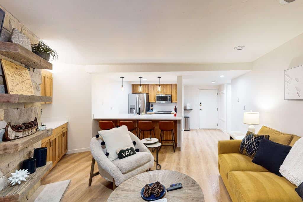Cozy condo with full kitchen, fast wifi & W/D - great location
