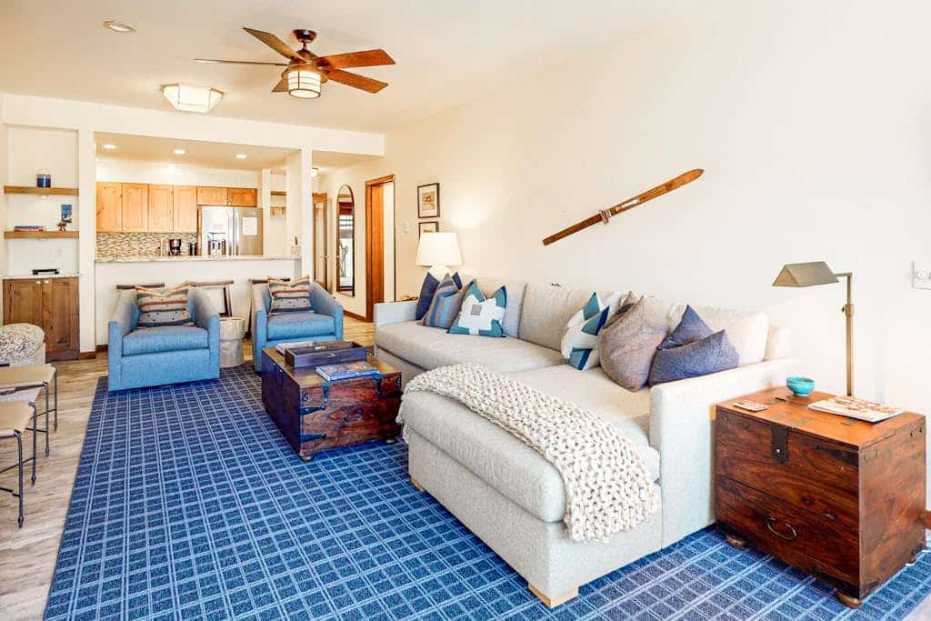 Updated condo overlooking Eagle River - minutes to Beaver Creek & Vail