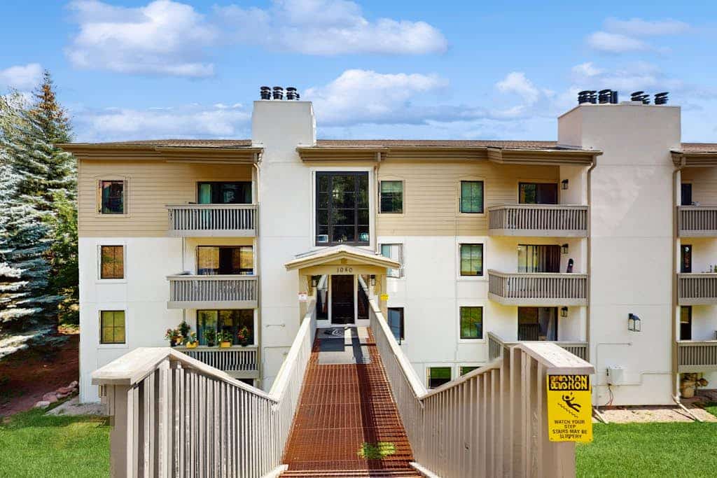 Homey, Fourth-Floor Condo in Snowlion - Close to Slopes