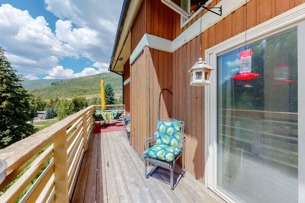 Adorable mountain retreat w/ private balcony, wood-burning fireplace, & more