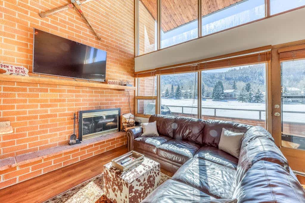 Modern Mountain Townhome w/ Mountain Views & Grill - Close to Golf & Lake