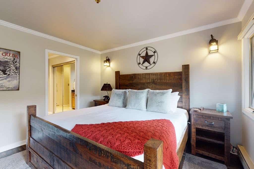 Centrally located ski-in/ski-out mountain home w/private balcony/shared hot tub