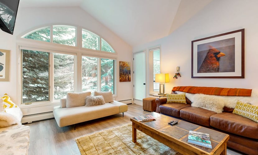All-season condo near ski lifts & golf course, with pool, & hot tub