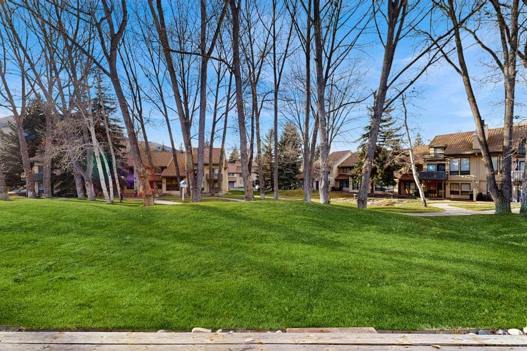 Conveniently located condo w/ full kitchen & fast wifi - near skiing and golf