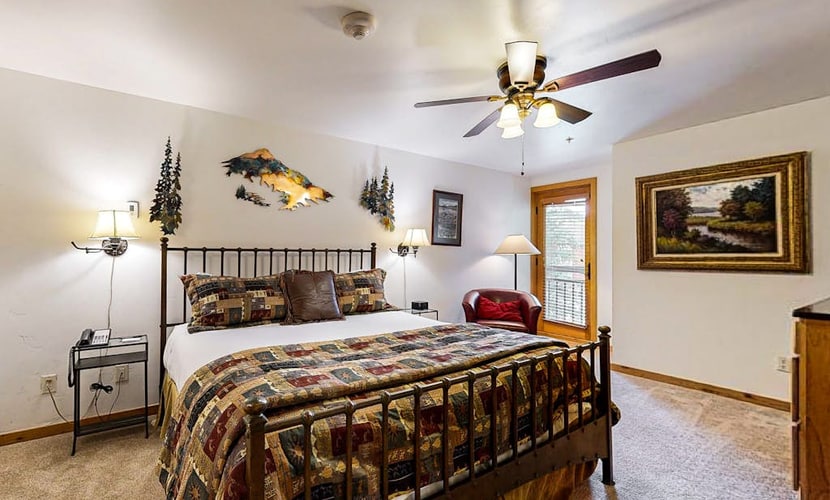 Ski-in/out Lionshead Village studio w/ fast WiFi & shared pool/hot tubs/laundry