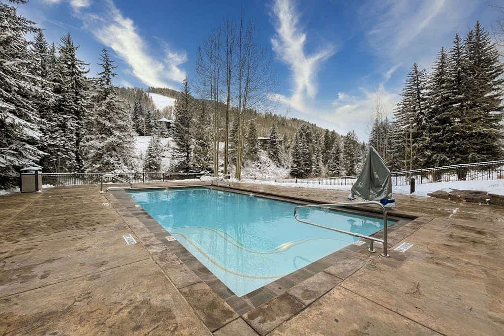 Ski-in/out Lionshead Village studio w/ fast WiFi & shared pool/hot tubs/laundry