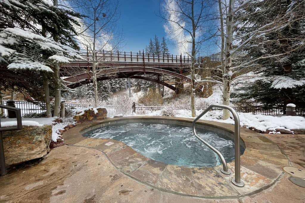 Ski-in/out home with fireplace, AC, high-speed WiFi, shared pool/hot tub/laundry