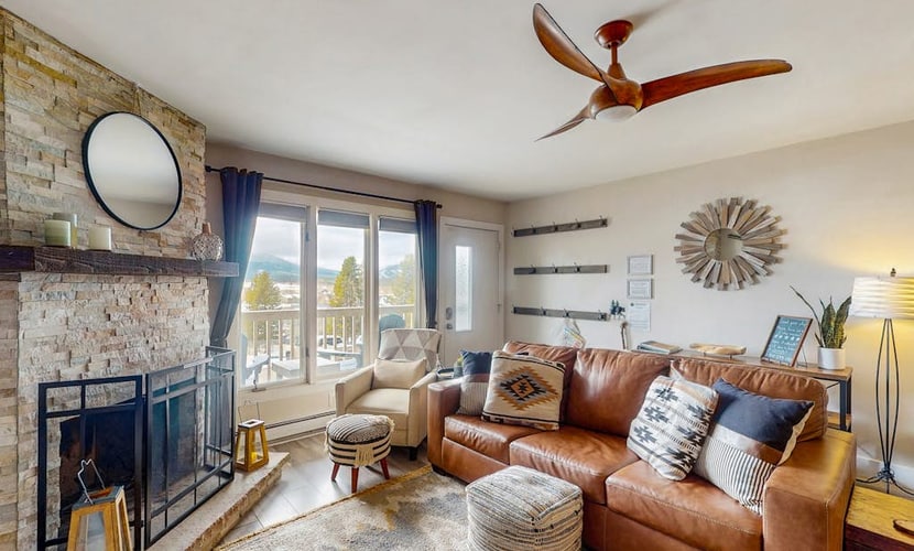 Mountain getaway with fireplace, fast WiFi, & high-country views