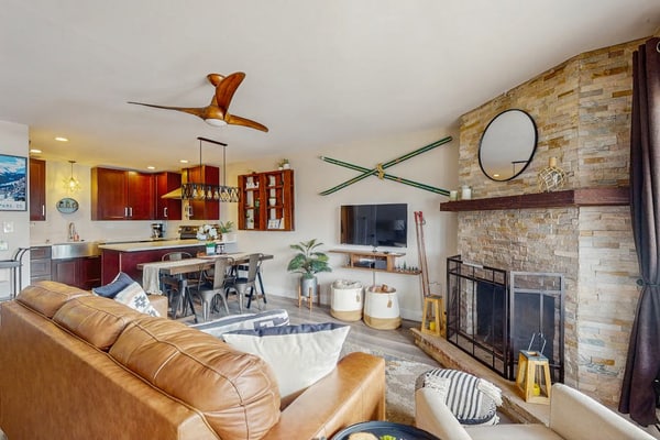 Mountain getaway with fireplace, fast WiFi, & high-country views
