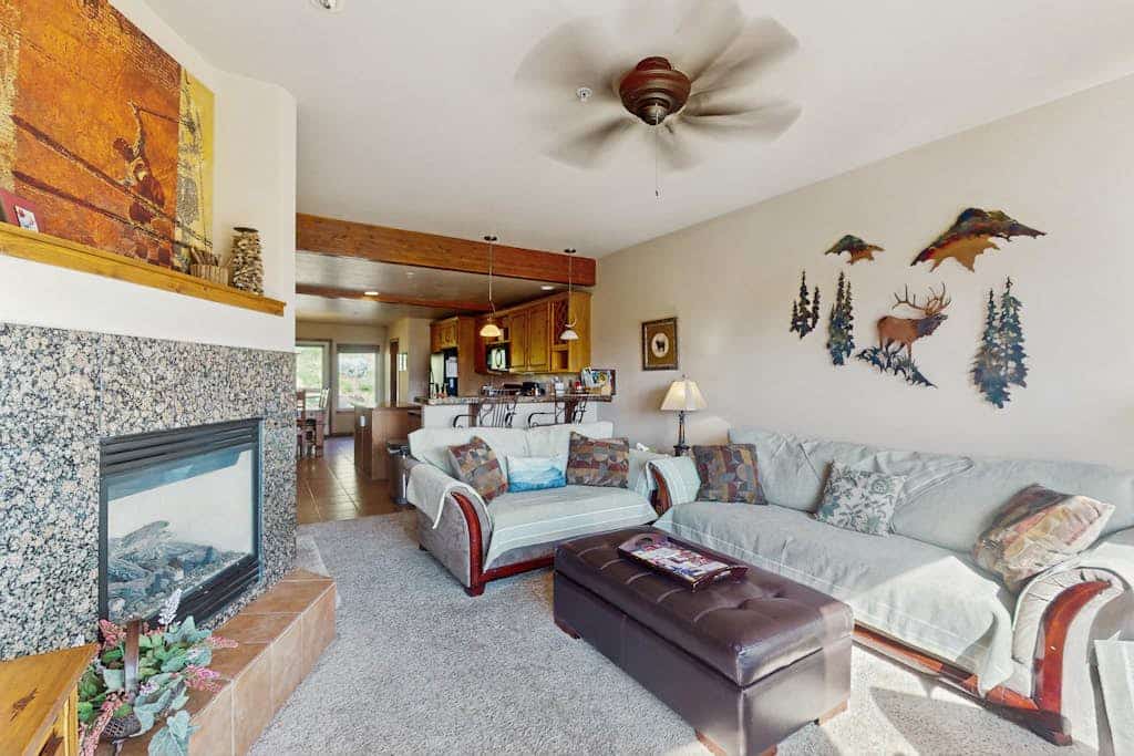 Welcoming condo with private hot tub, gas grill, and easy access to bus to slope