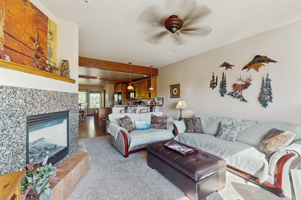 Welcoming condo with private hot tub, gas grill, and easy access to bus to slope
