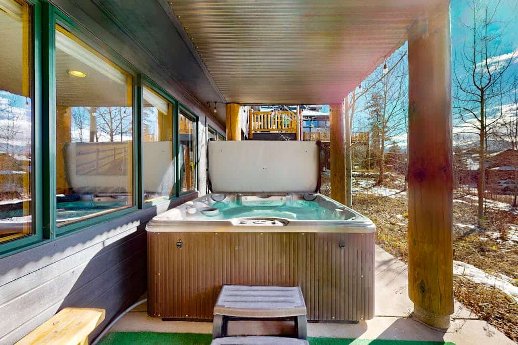 Enchanting mountain oasis with hot tub, fireplaces, deck, & views