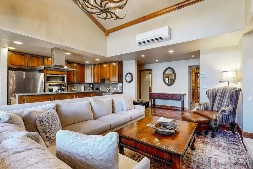 Lion Square Lodge East 305
