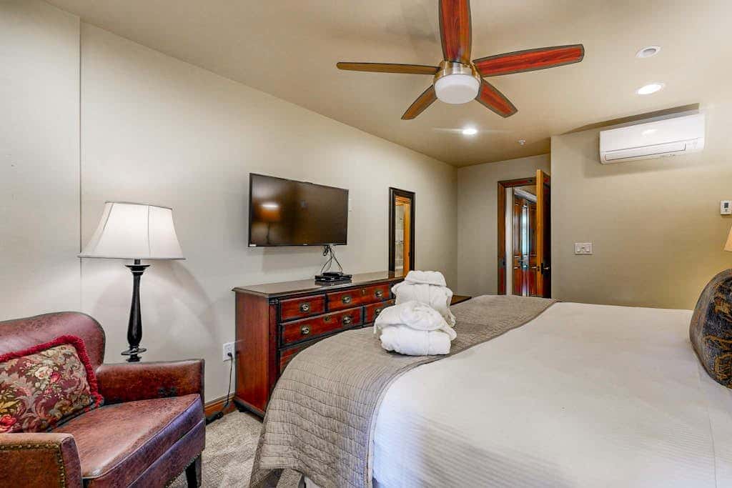 Lion Square Lodge East 305