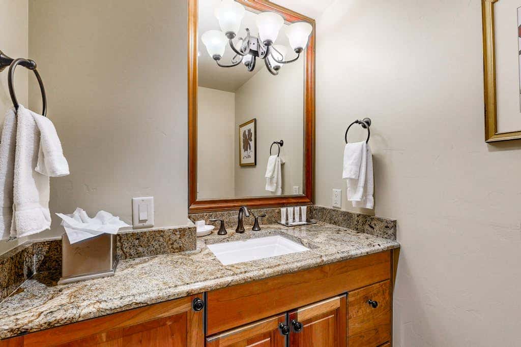 Lion Square Lodge East 305