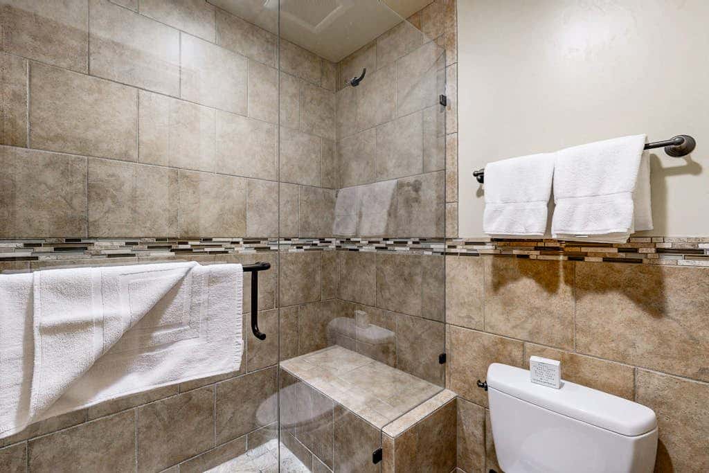 Lion Square Lodge East 305