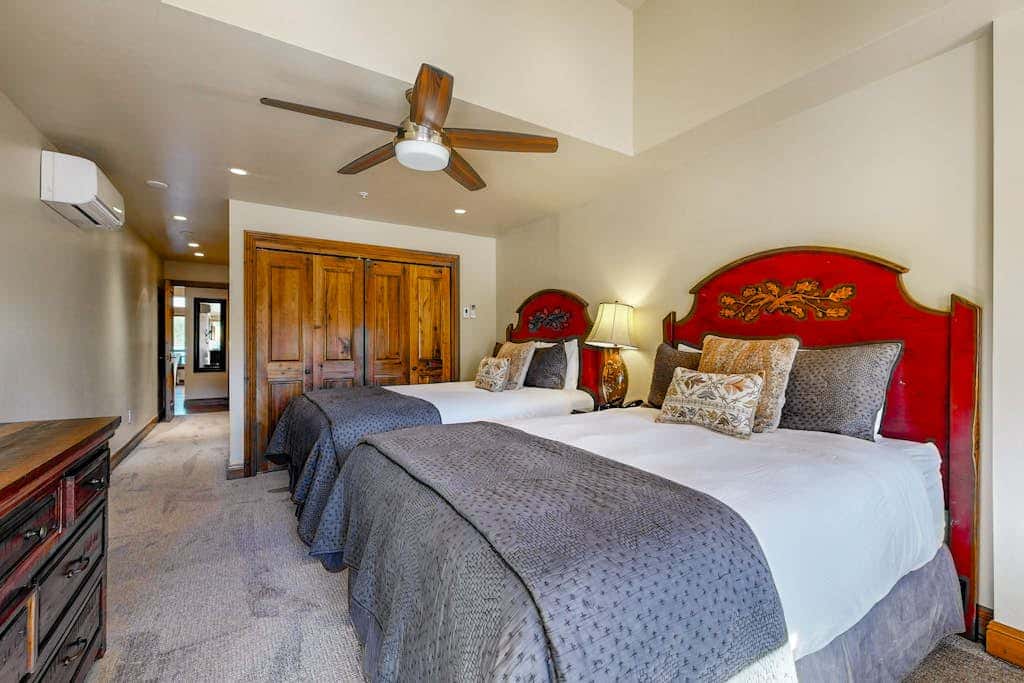 Lion Square Lodge East 305