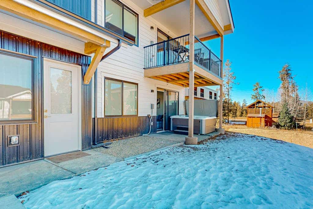 Mountain-view condo with private hot tub & heated 1-car garage with EV charger