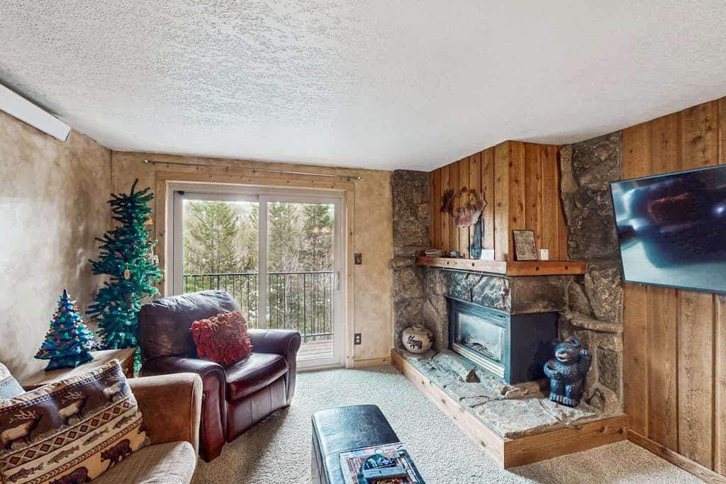 Comfy condo near Winter Park w/ shared pool, hot tub & ski shuttle