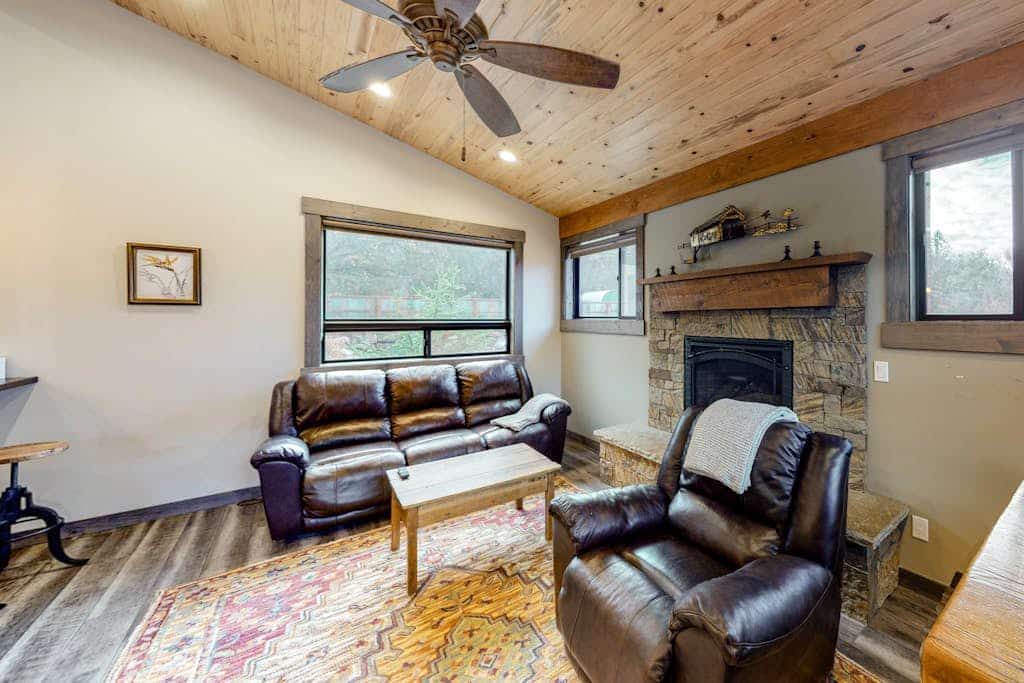 Two-level home on one acre w/ mountain views and deck on Crystal River