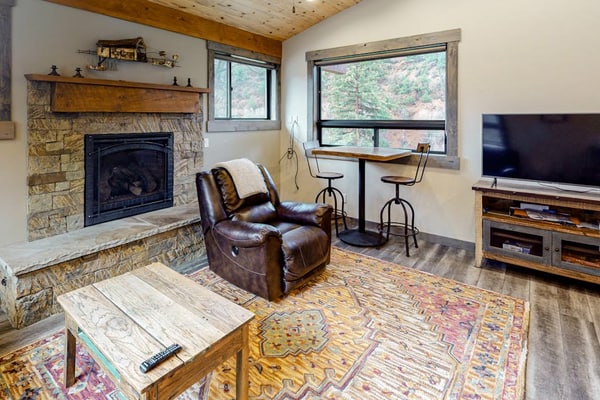 Two-level home on one acre w/ mountain views and deck on Crystal River