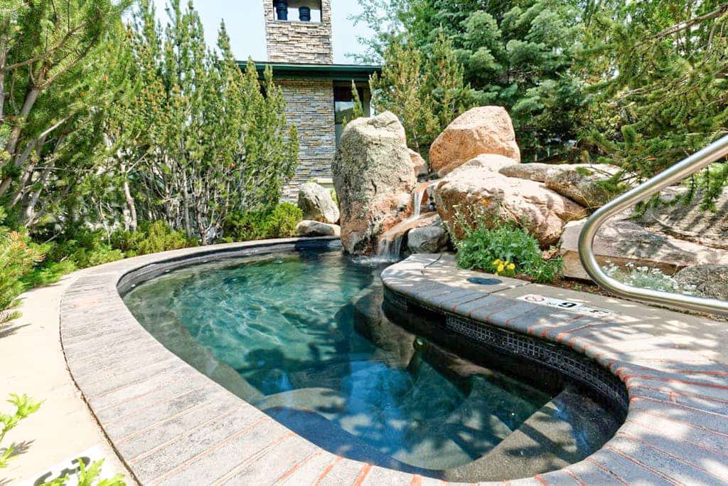 Renovated Condo Close to Aspen Snowmass Ski Resort w/WiFi + Shared Pool/Hot Tubs