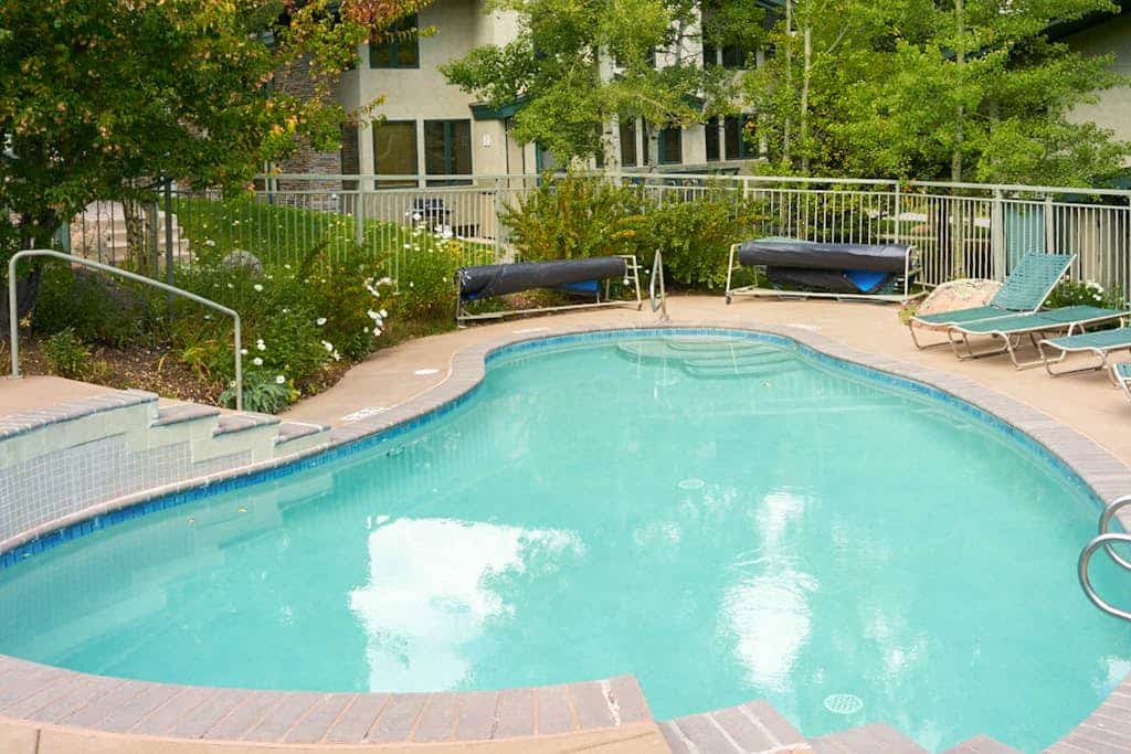 Renovated Condo Close to Aspen Snowmass Ski Resort w/WiFi + Shared Pool/Hot Tubs