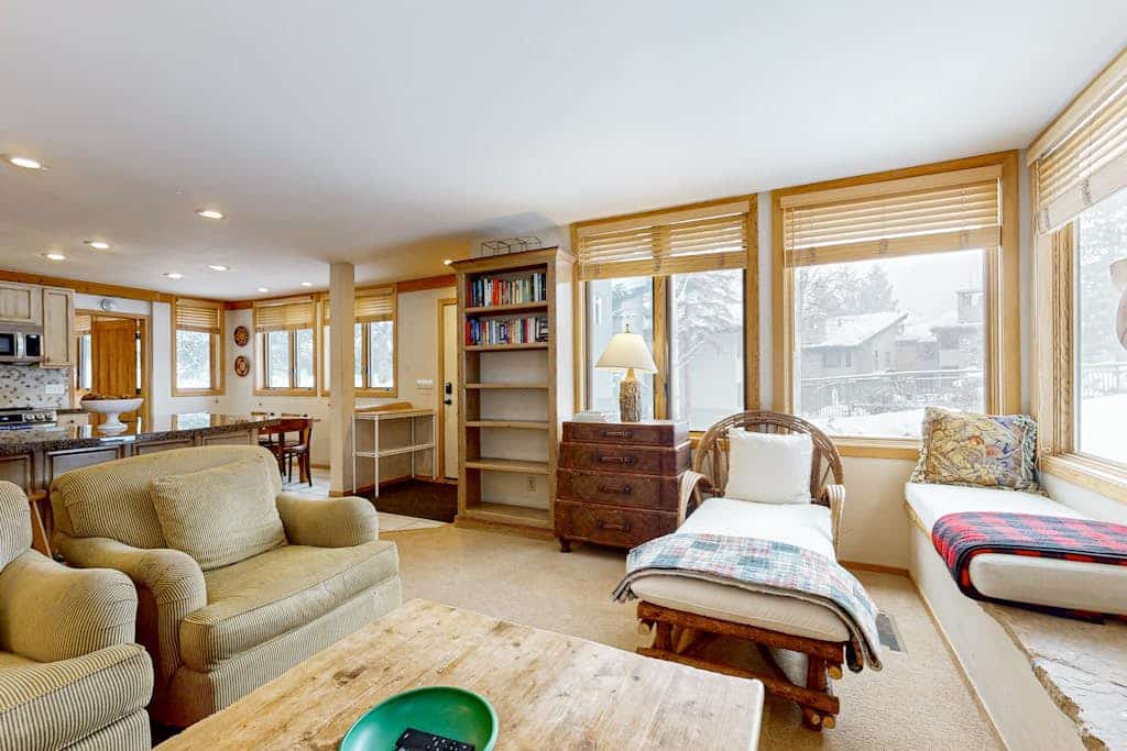 Renovated Condo Close to Aspen Snowmass Ski Resort w/WiFi + Shared Pool/Hot Tubs