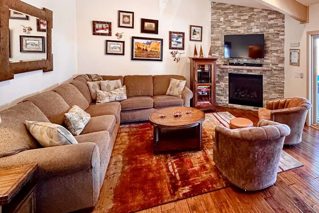 Snowmass Village condo close to ski lift with deck & bright interior