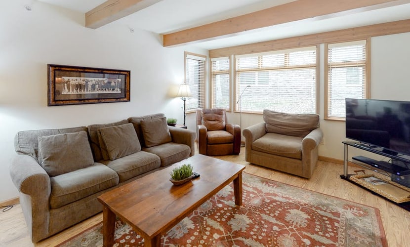 Aspenwood Gem w/Shared Pool, Hot Tubs, & Sauna + Free WiFi, Private W/D