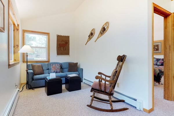 Riverside cabin with natural spring hot tubs - close to skiing & fishing
