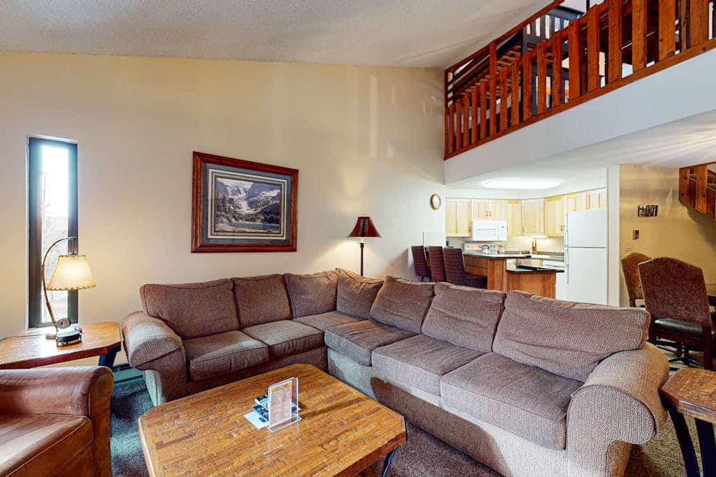Gorgeous ski-in 3rd-floor condo with great views, hot tubs, fireplace, gym