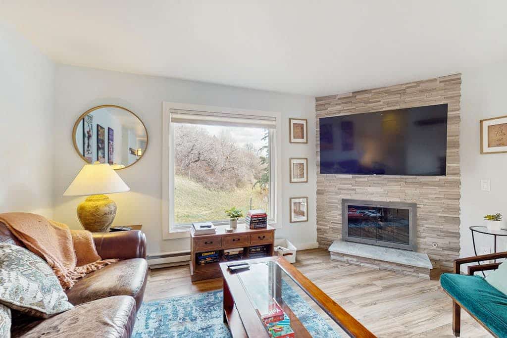 Modern mountainside condo with fireplace, & W/D