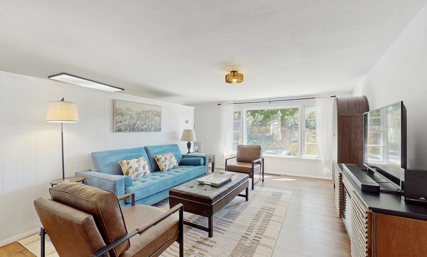 Charming mountain home with large yard, stunning views, and dog-friendly