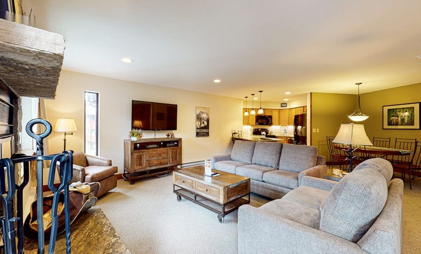 Stunning ski-in 2nd-floor condo with fireplace, hot tubs & gym