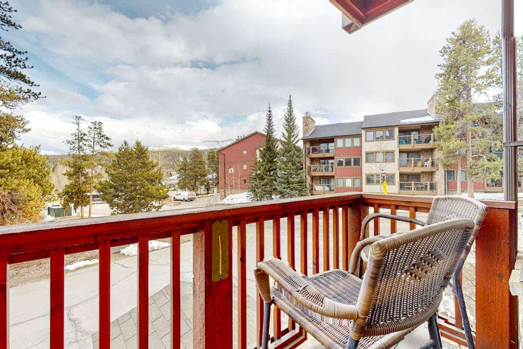 Condo with fireplace, ski locker, hot tubs, grills, pool, & gym